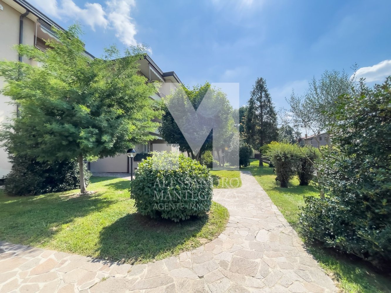 4 bedrooms Apartment in Verano Brianza, Italy No. 362190