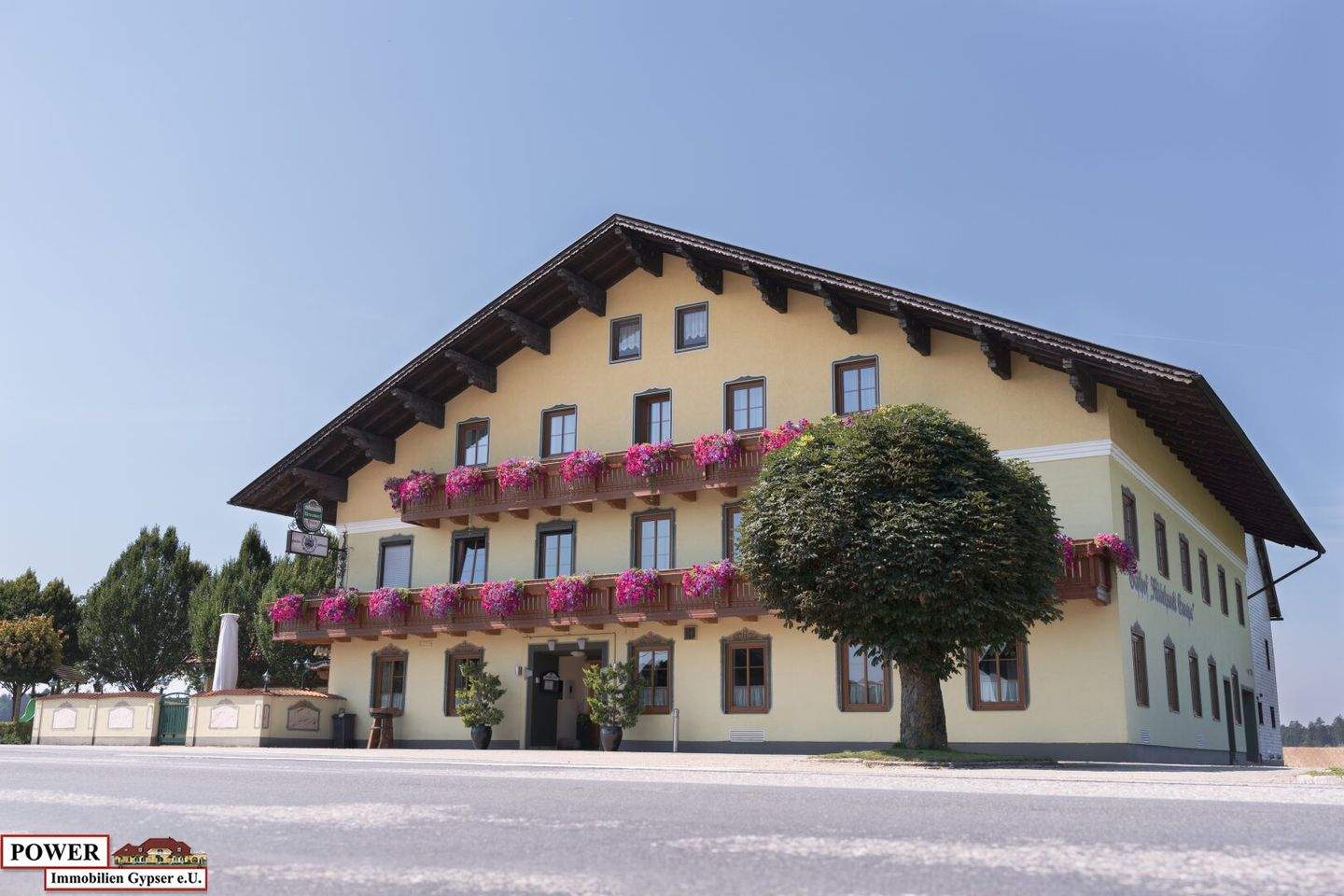 923m² Hotel in Burgkirchen, Austria No. 13679