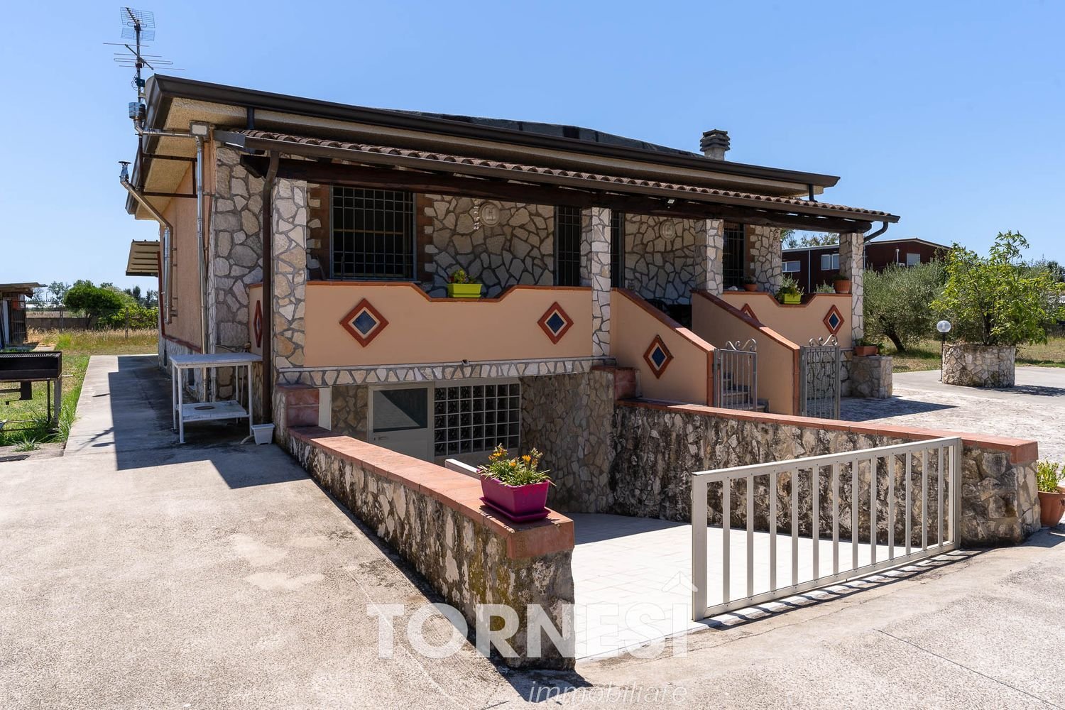 Вилла с 3 комнатами в Террачина, Италия № 167381