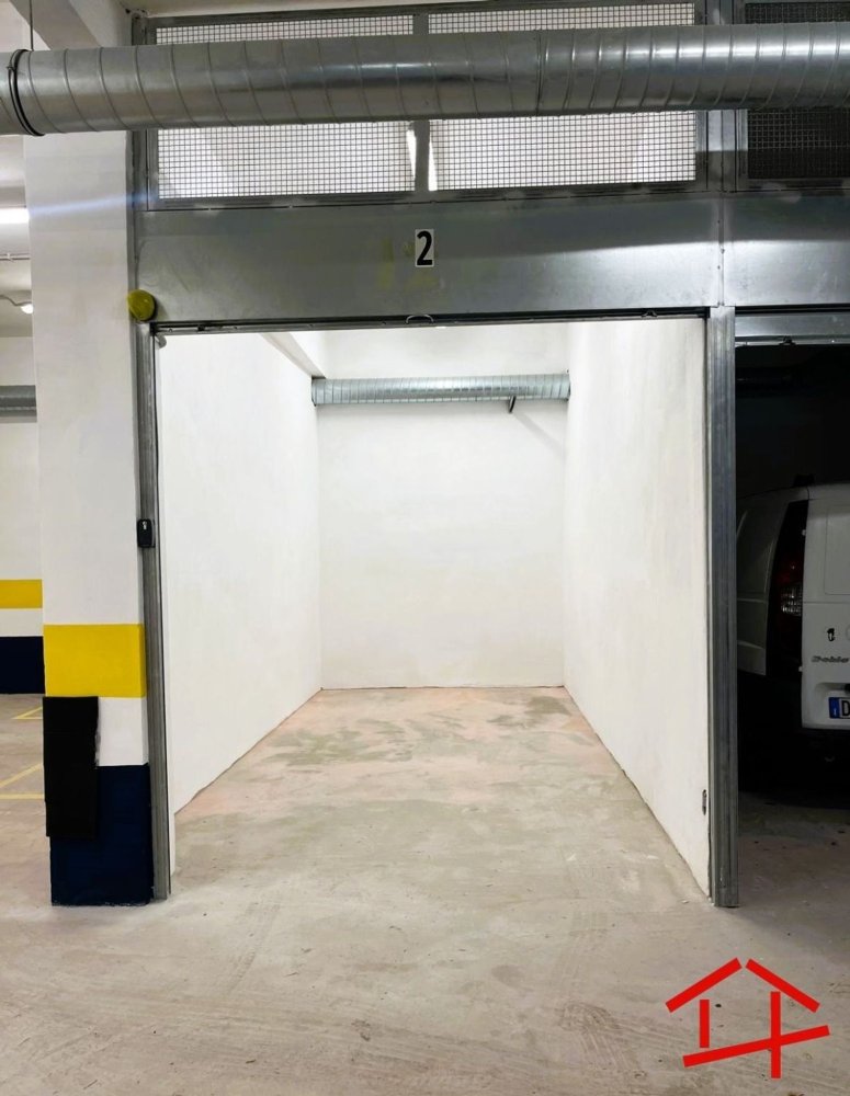 14m² Garage in Rome, Italy No. 199289