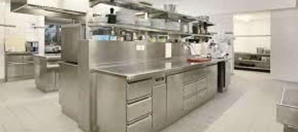 100m² Commercial property in Lucca, Italy No. 127773 8