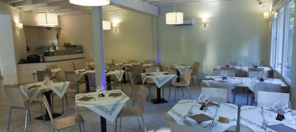 100m² Commercial property in Lucca, Italy No. 127773 3