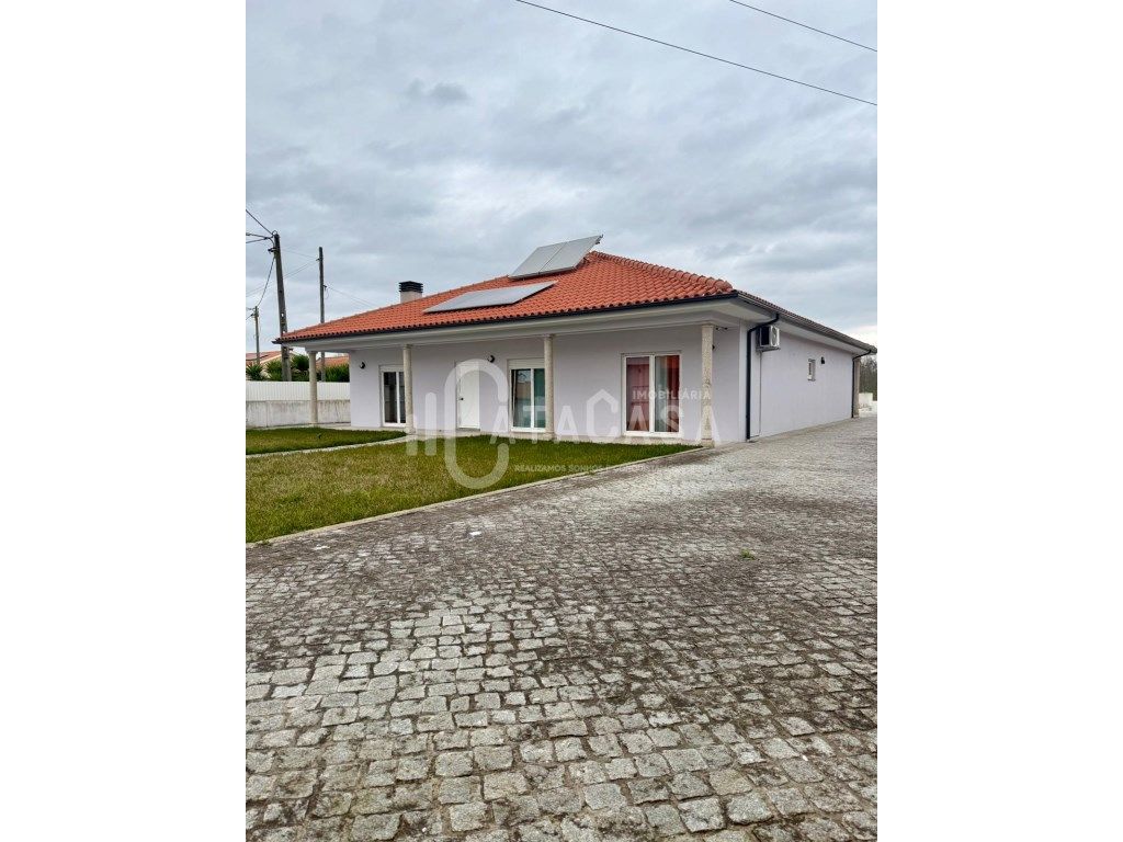 Дом с 3 спальнями в Оливейра ду Байру, Португалия № 200739