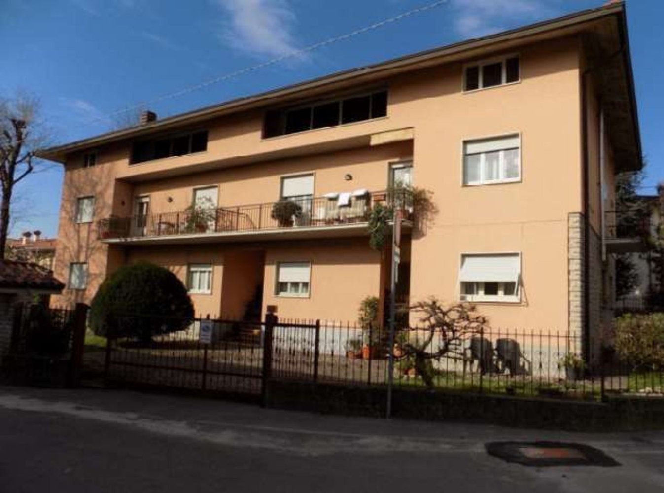 Здание 129м² в Альменно Сан Сальваторе, Италия № 185720