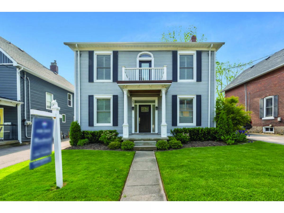 4 bedrooms House in Grimsby, Canada No. 426