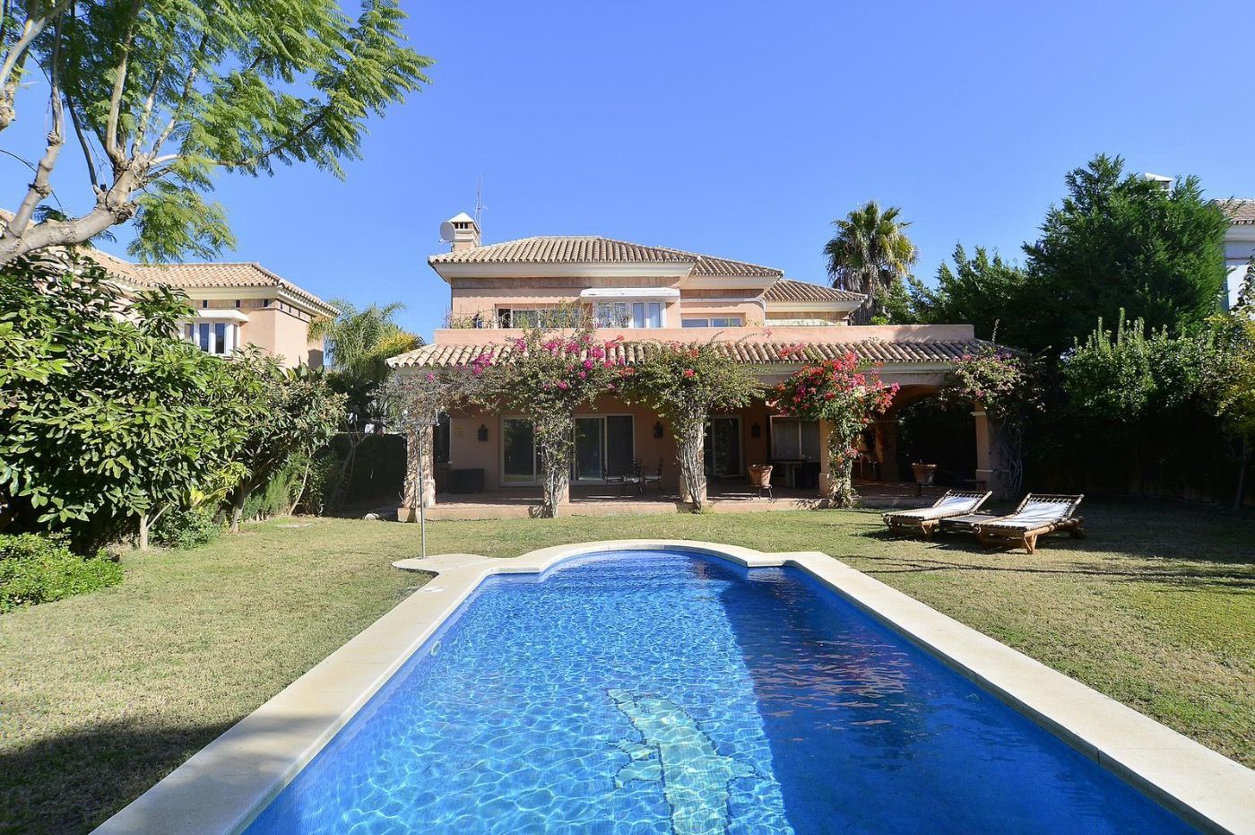 4 bedrooms Villa in Marbella, Spain No. 126498