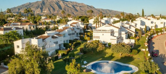 3 bedrooms Townhouse in Marbella, Spain No. 121202 3