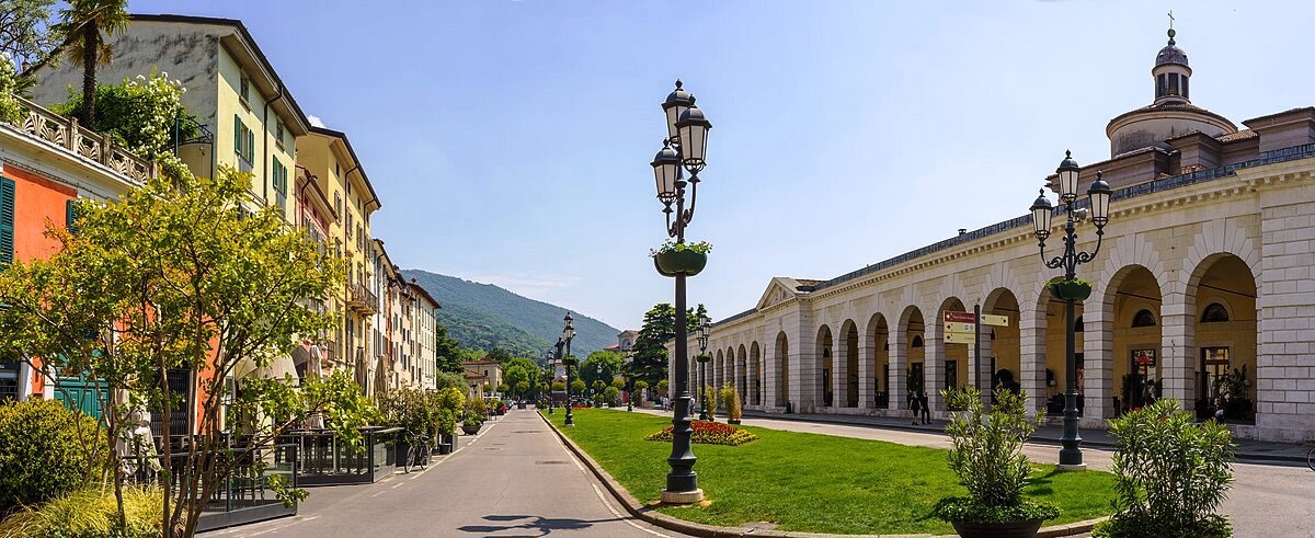 160m² Commercial property in Brescia, Italy No. 364132