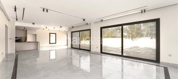 5 bedrooms Villa in Jumeirah Village Triangle, UAE No. 98637 4