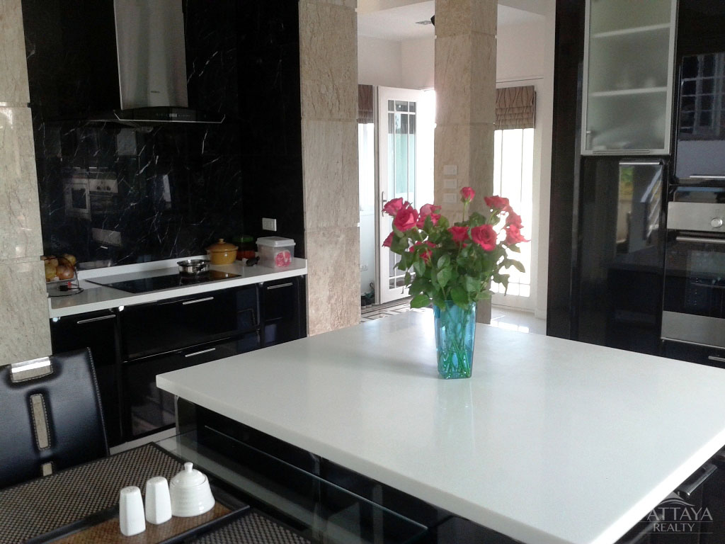 5 غرف نوم مقهى / مطعم في Pattaya, Thailand رقم 1593