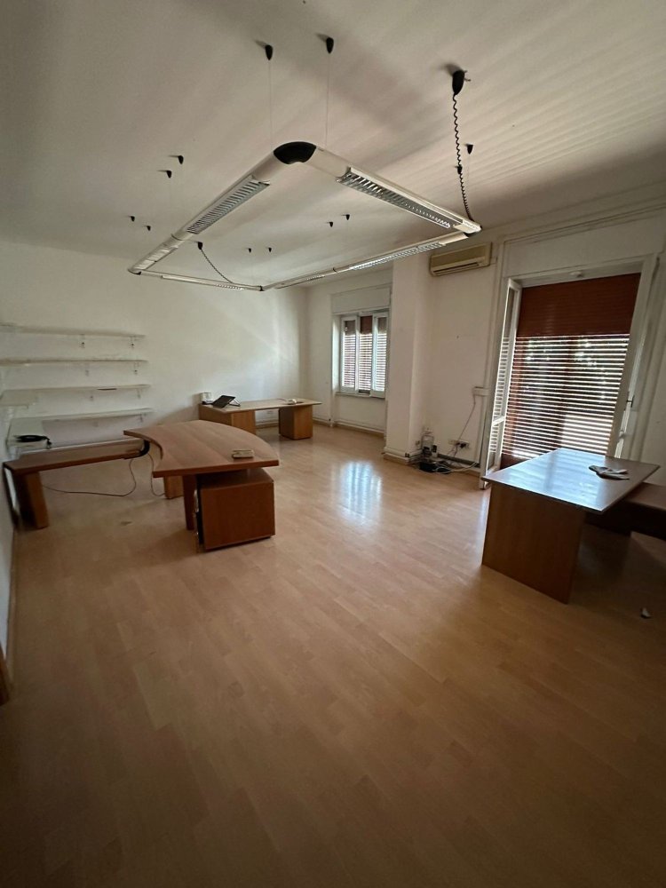 186m² Office in Nocera Inferiore, Italy No. 358303