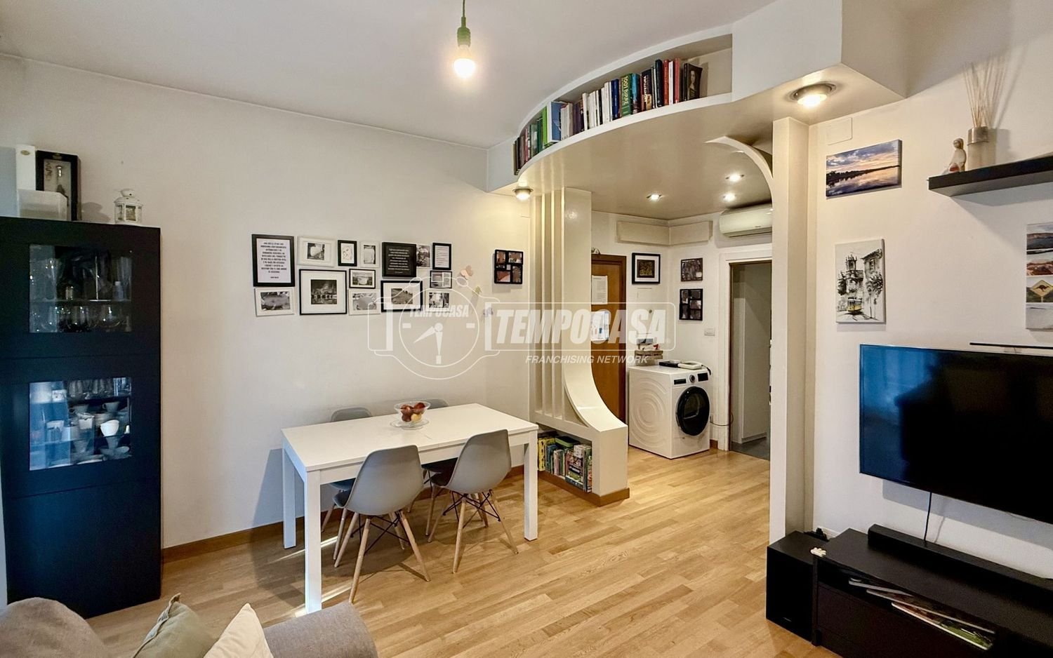 Квартира с 3 комнатами в Милан, Италия № 241006