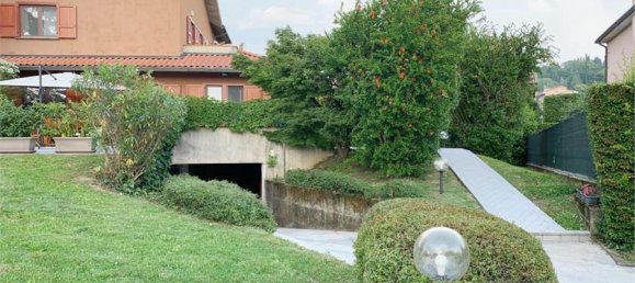 Villa de 3 dormitorios en Bergamo, Italy No. 302579 2