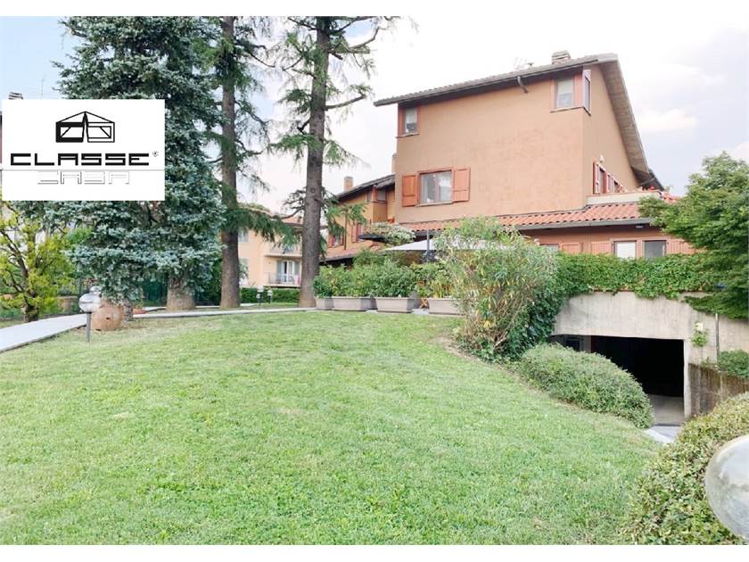 Villa de 3 dormitorios en Bergamo, Italy No. 302579