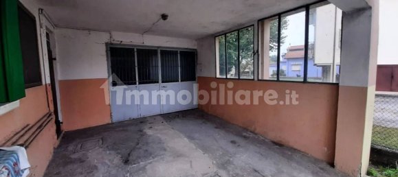 Дом с 5 спальнями в Мира, Италия № 165801 33