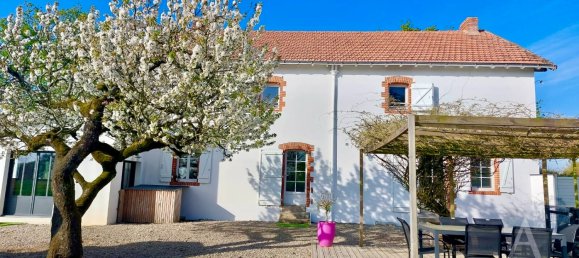 5 bedrooms House in Montaigu-Vendee, France No. 203028 2