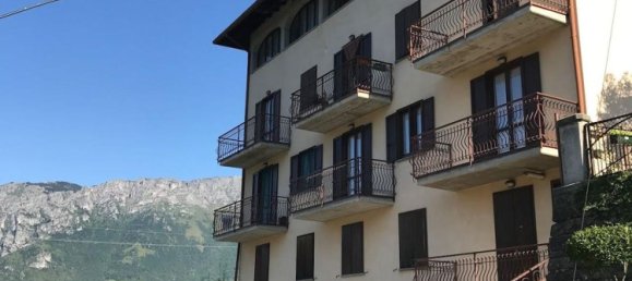 Apartamento de 3 habitaciónes en San Giovanni Bianco, Italy No. 165866 2