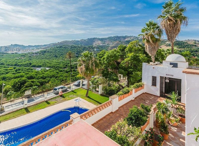 Apartamento de 3 dormitorios en Almuñécar, Spain No. 226232