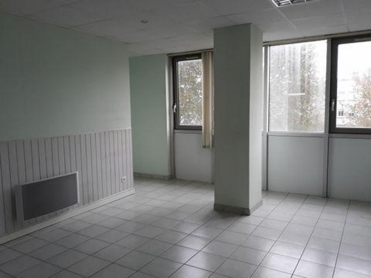 Oficina en Entrecasteaux, France 71 m² No. 21177