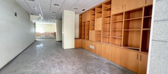 Propiedad comercial en León, Spain 300 m² No. 81756 3