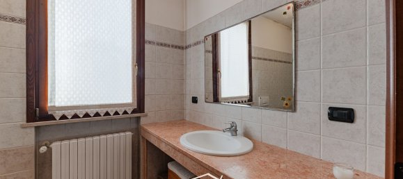 5 غرف نوم فيلا في Curtatone, Italy رقم 362849 19