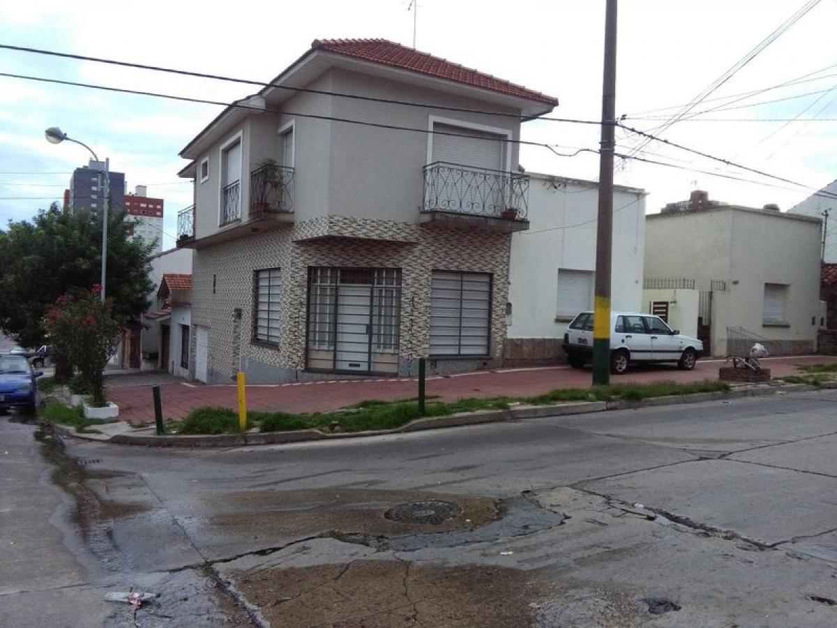 5 bedrooms House in Mar del Plata, Argentina No. 95805