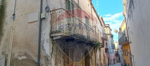 4 bedrooms House in Lanciano, Italy No. 288439 16