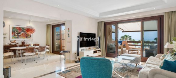 3 bedrooms Penthouse in Estepona, Spain No. 140659 5