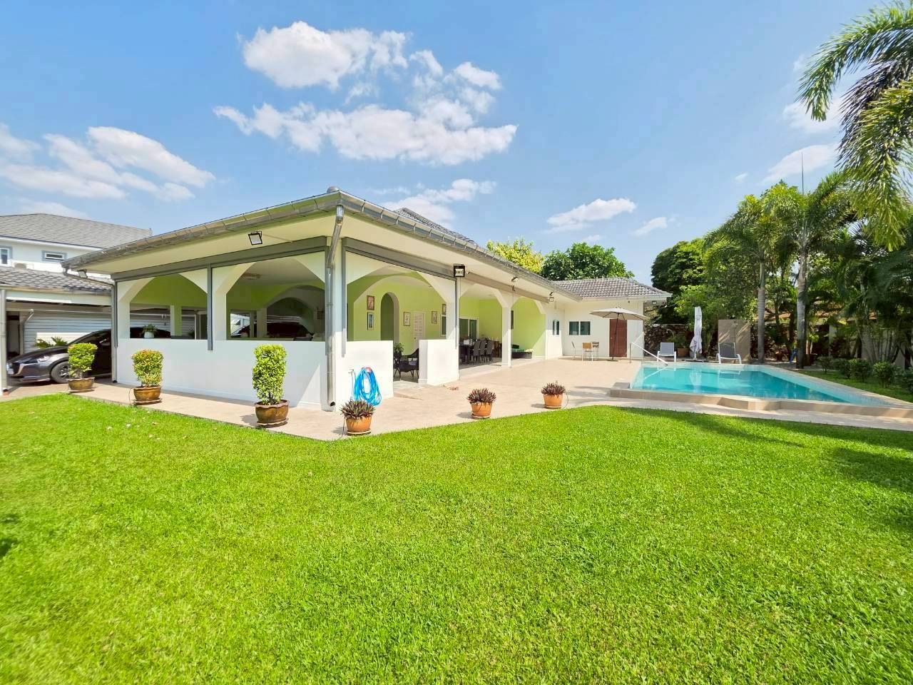 3 bedrooms House in Bang Lamung, Thailand No. 77836