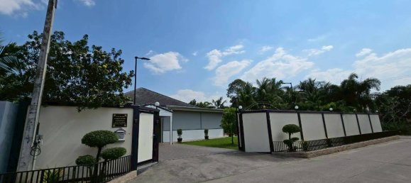 3 bedrooms House in Bang Lamung, Thailand No. 77836 2