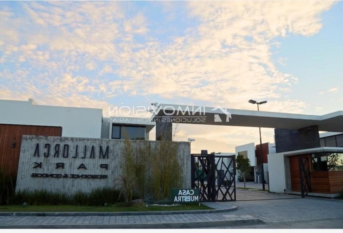 3 bedrooms House in Puebla, Mexico No. 173615