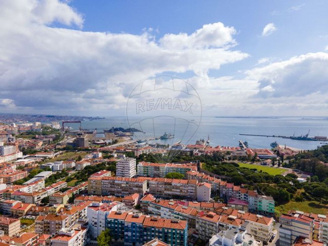 2 غرف نوم منزل في Almada, Portugal رقم 19927