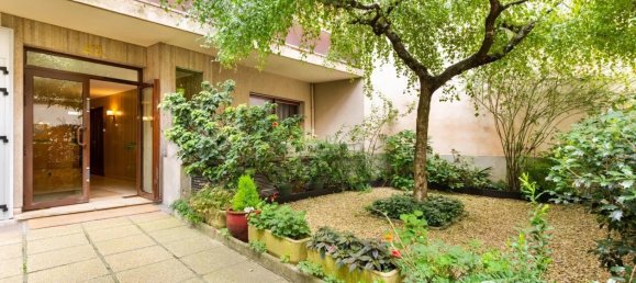 Studio in Paris, France No. 180197 12