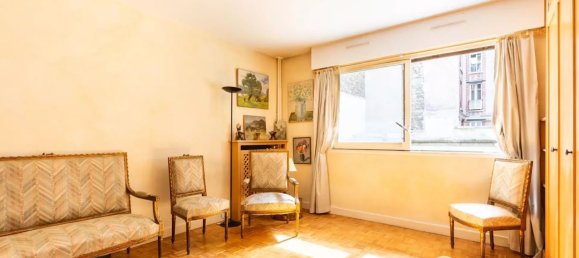 Studio in Paris, France No. 180197 2