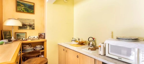 Studio in Paris, France No. 180197 10