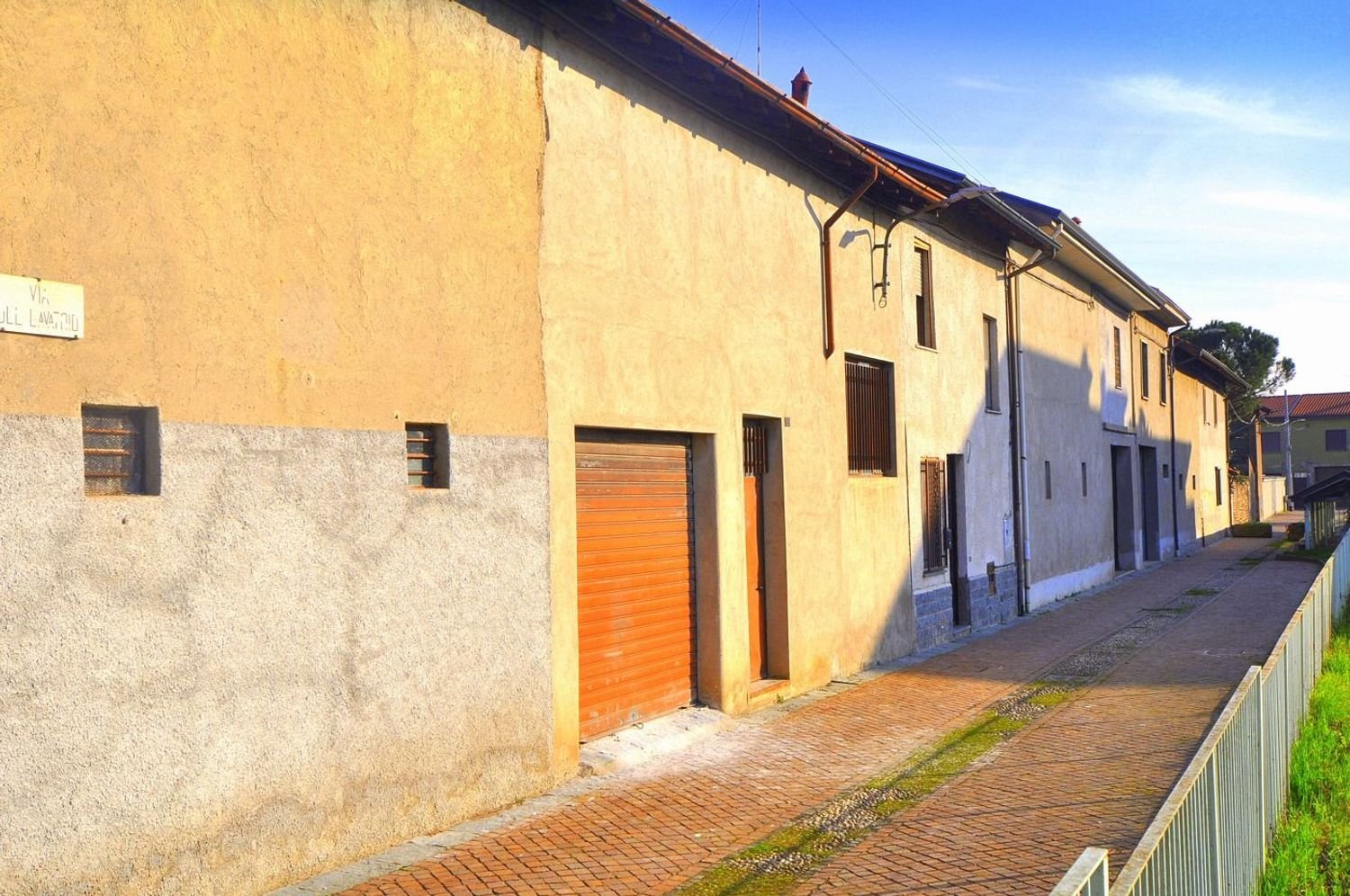 8 bedrooms House in Buscate, Italy No. 360177