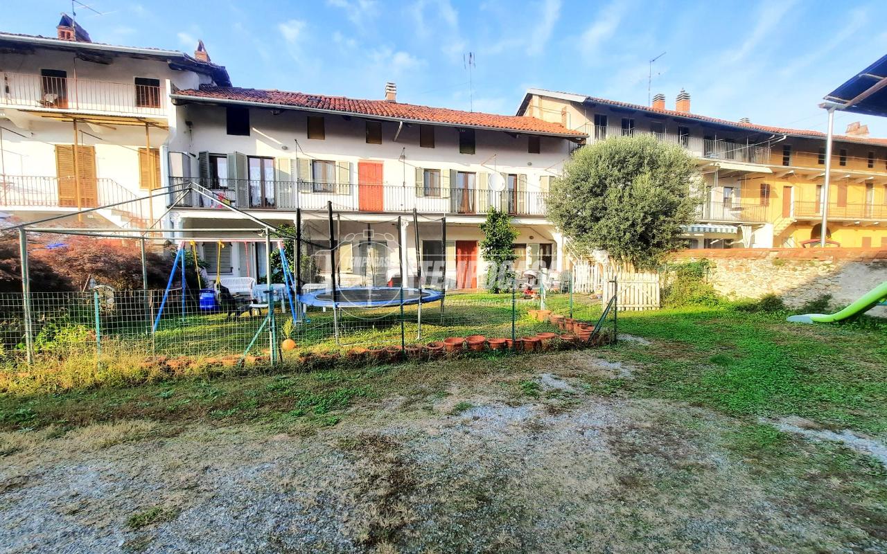 8 rooms House in Albiano d'Ivrea, Italy No. 141081