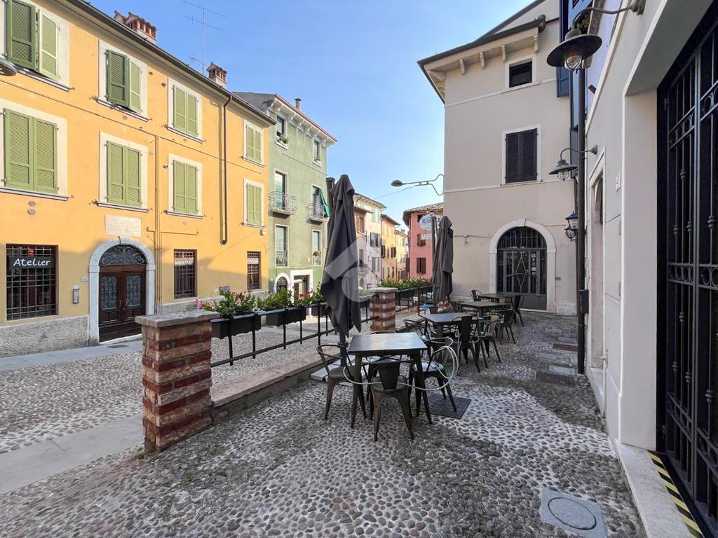 4-salle Propriété commerciale à Desenzano del Garda, Italy No. 143922