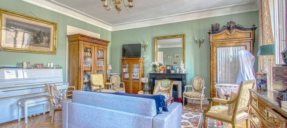 4 bedrooms Apartment in Versailles, France No. 299071 2