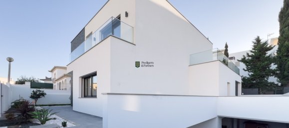 4 bedrooms Villa in Portimao, Portugal No. 119180 2