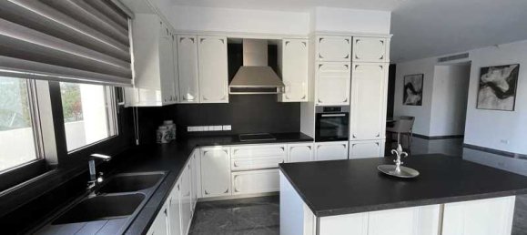 5 bedrooms Villa in Germasogeia, Cyprus No. 10555 12