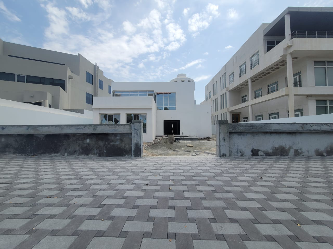 Отель, гостиница с 8 спальнями в Madinat as'Sultan Qaboos, Оман № 1433