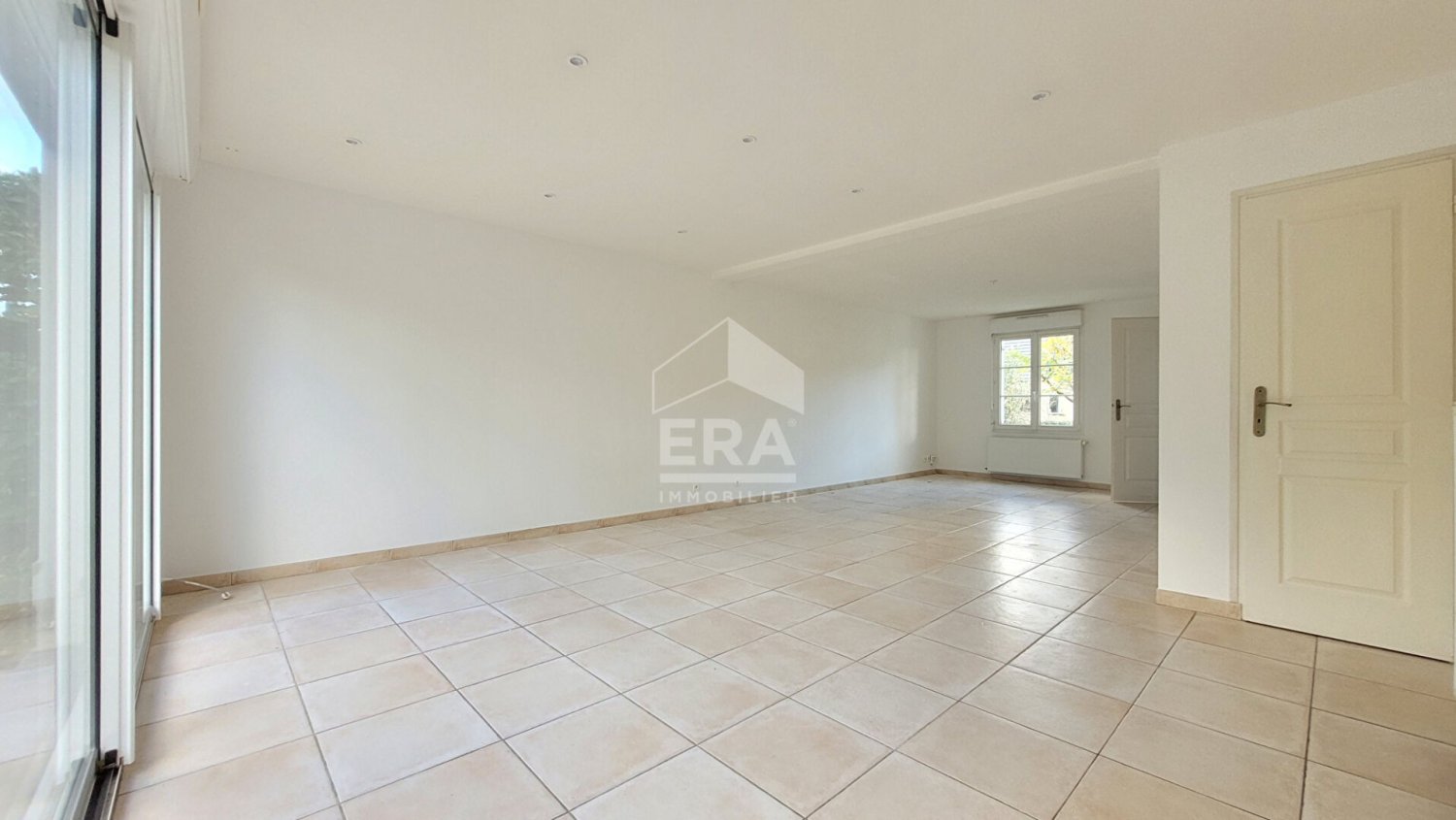 5 rooms House in Etaples, France No. 55095