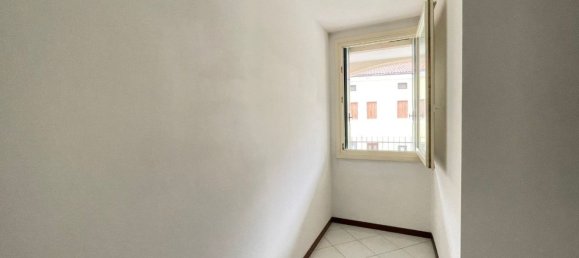 88m² Office in Piovene Rocchette, Italy No. 154090 9