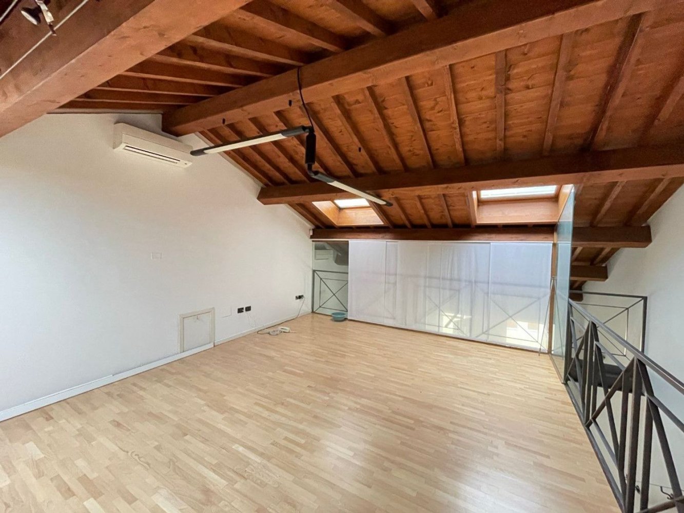88m² Office in Piovene Rocchette, Italy No. 154090