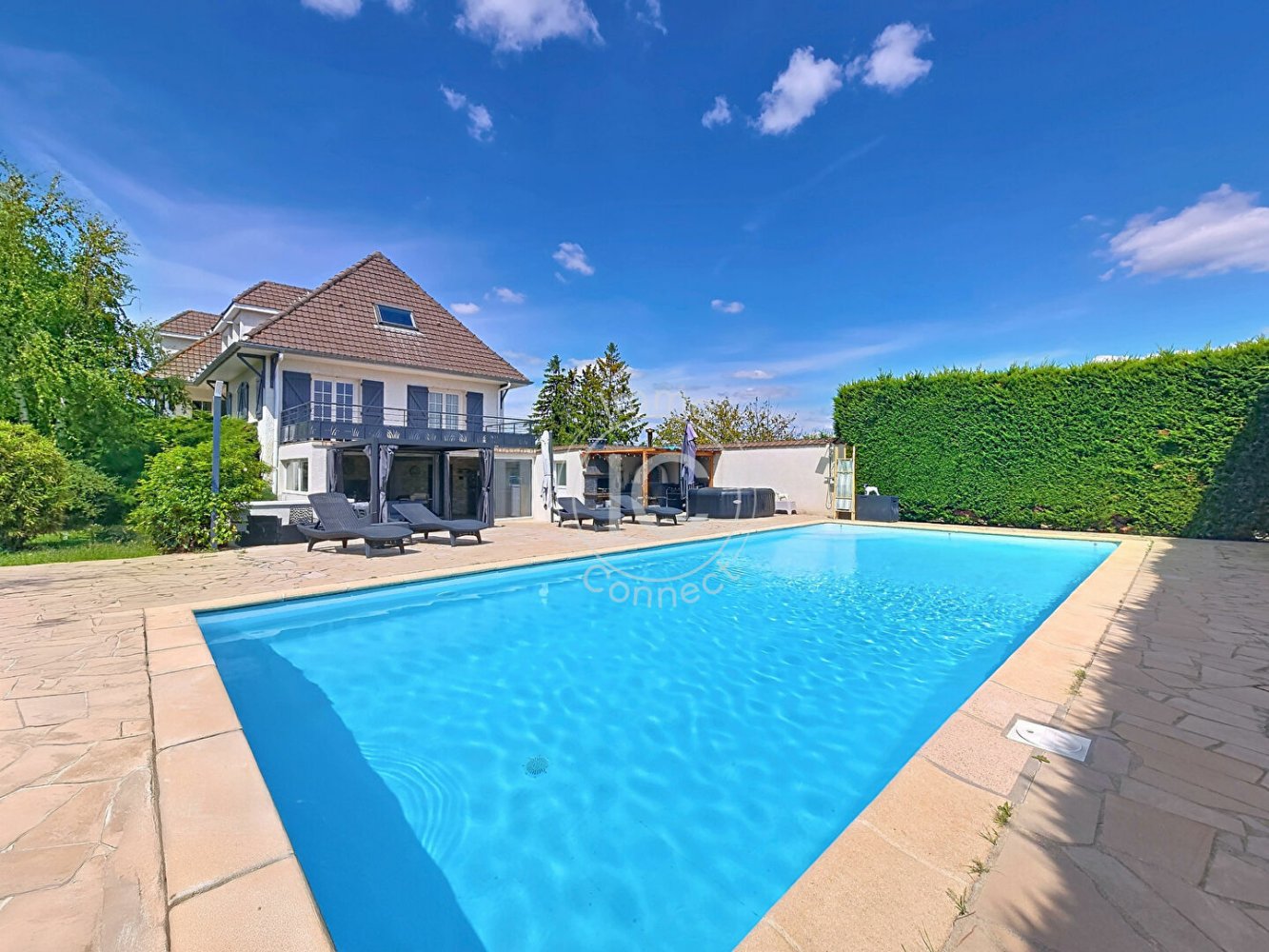 Дом с 5 спальнями в Сен-Ромен-ле-Пюи, Франция № 358552