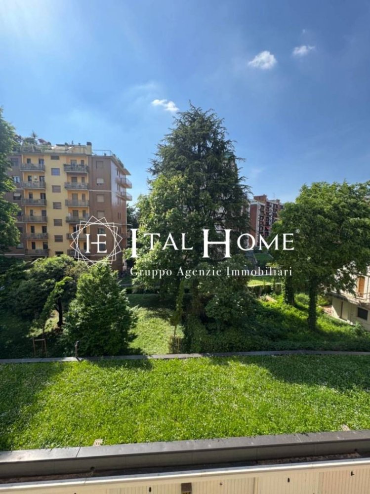 2 bedrooms Apartment in Milan, Italy No. 337941