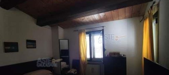 5 rooms Apartment in Saludecio, Italy No. 12130 7