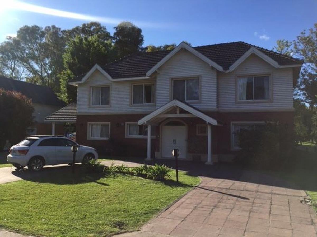 4 bedrooms House in Presidente Peron, Argentina No. 4206