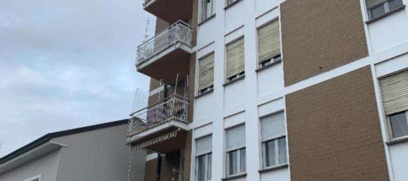 5 rooms Apartment in Turbigo, Italy No. 98405 3